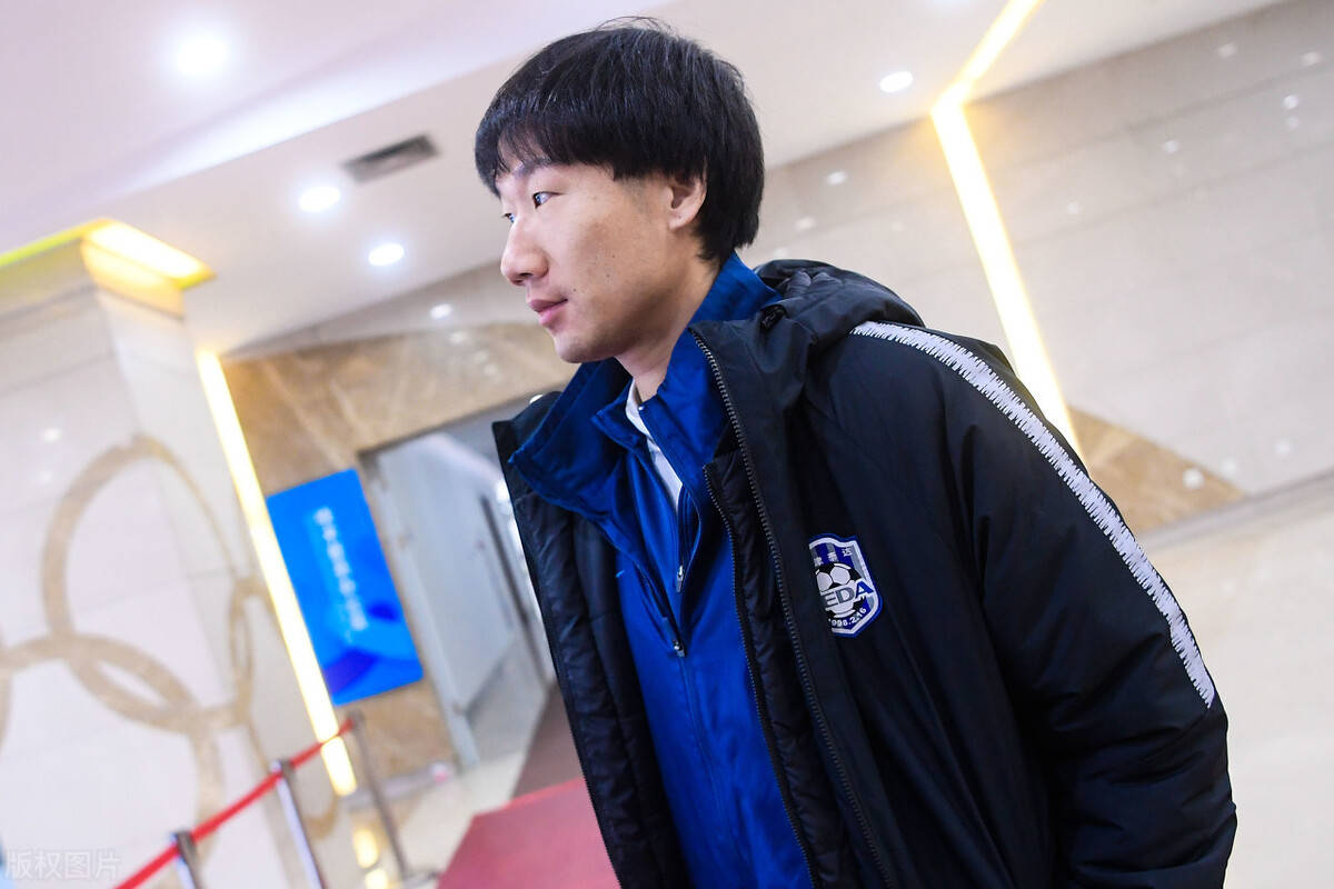 mk体育登录-金州勇士训练开放日，赛后再遭质疑引欢呼，亚冠在即，年轻球员得到机会