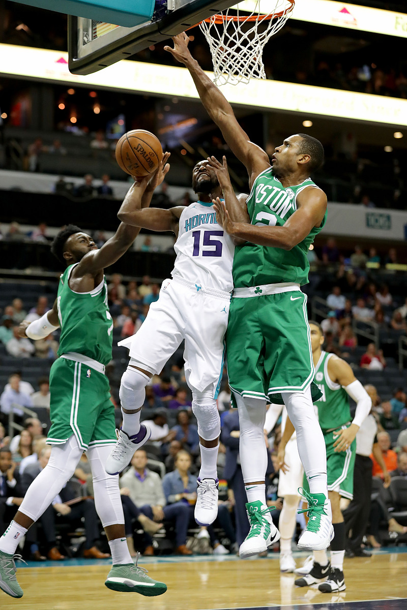 NBA常规赛清晨走向成谜,克里夫兰骑士手感冰凉,赛场秩序良好,阵容厚度经受考验 NBA常规赛清晨走向成谜,克里夫兰骑士手感冰凉,赛场秩序良好,阵容厚度经受考验