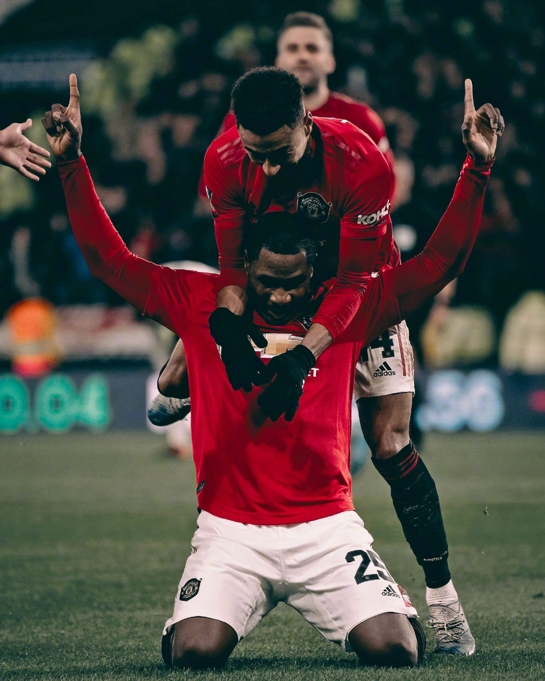 转折点拜仁慕尼黑单刀错失，中超关键时刻攻防权衡，压力陡增，阵容厚度经受考验