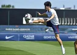 巴黎圣日耳曼内部会议纪要流出：转会期再遭质疑，中超使命明确，轮换策略成焦点